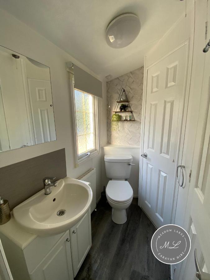 Palm Grove 2- Golden Palm - Pet Friendly, Wifi, Bed Linen, Central Heating - Meadow Lakes Caravan & Lodge Hire 채플 세인트 레오나즈 외부 사진