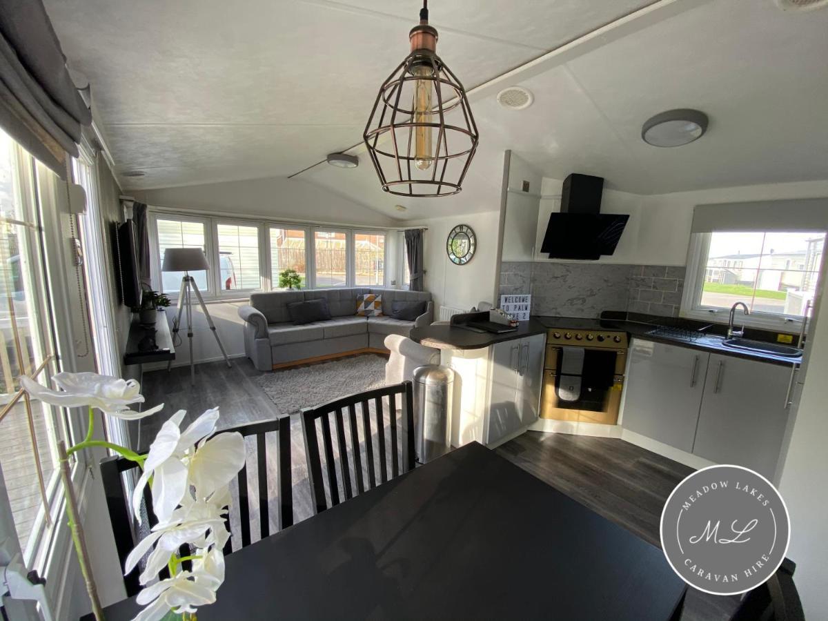 Palm Grove 2- Golden Palm - Pet Friendly, Wifi, Bed Linen, Central Heating - Meadow Lakes Caravan & Lodge Hire 채플 세인트 레오나즈 외부 사진