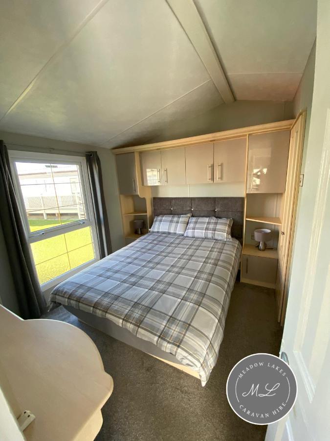 Palm Grove 2- Golden Palm - Pet Friendly, Wifi, Bed Linen, Central Heating - Meadow Lakes Caravan & Lodge Hire 채플 세인트 레오나즈 외부 사진