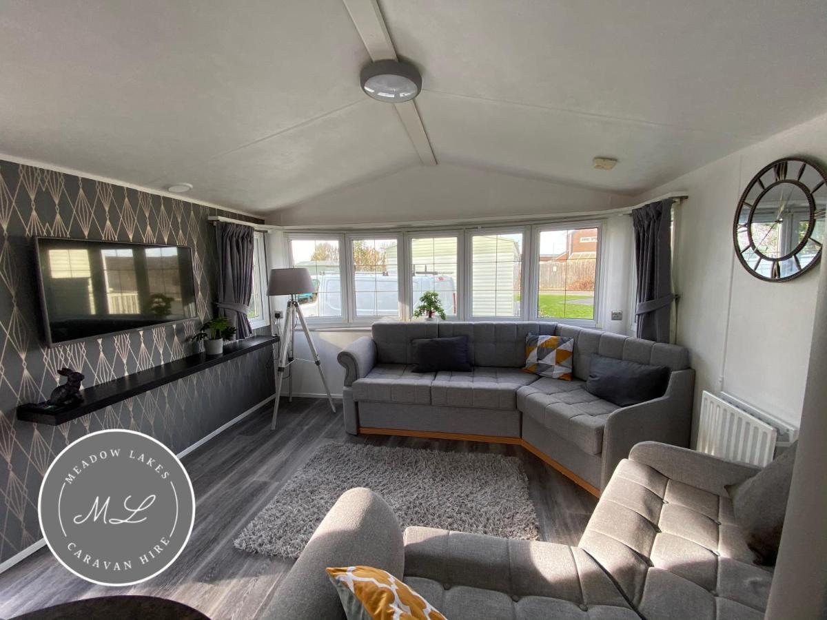 Palm Grove 2- Golden Palm - Pet Friendly, Wifi, Bed Linen, Central Heating - Meadow Lakes Caravan & Lodge Hire 채플 세인트 레오나즈 외부 사진