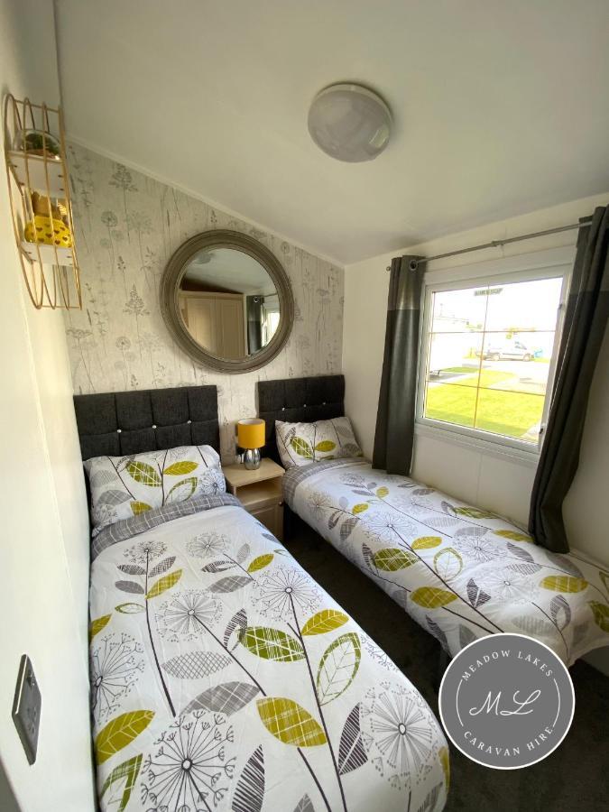 Palm Grove 2- Golden Palm - Pet Friendly, Wifi, Bed Linen, Central Heating - Meadow Lakes Caravan & Lodge Hire 채플 세인트 레오나즈 외부 사진